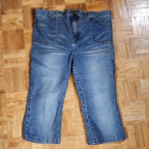 Thyme maternity Capri jeans size small